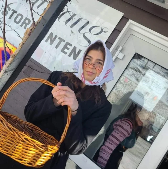 PÅSKEN FORTSÄTTER

🎨 Ansiktsmålning 12:00-13:00 i hangoutet!

🐣 Var med och tävla i Flygande Påskkärringen, fina priser utlovas! Föranmälan i hangoutet 10:00-13:00. 
Samling vid karusellen 13.30.

🎶 Afterski och prisutdelning 15:30 i restaurangen!