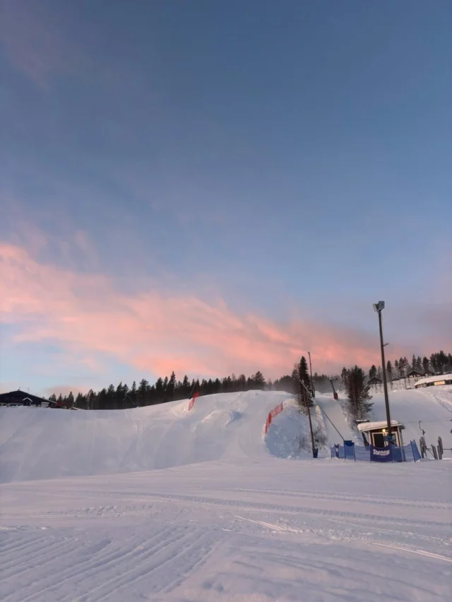 ❌3 Januari❌

Idag kommer backen att hålla stängt pågrund av kylan. 

Vi kommer att hålla restaurangen öppen mellan 10.00-16.00 och servera grillmenyn