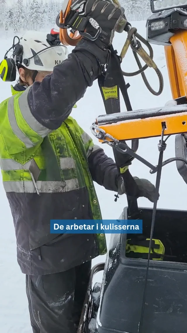Samuel och Oscar, två av flera stjärnor som ser till att berget är så fint som det är. 

Att arbeta med dessa uppgifter när vintern är så kall som denna är inte alltid lätt, men de kämpar på.

Tänk lite extra på våra driftare nästa gång ni swishar nedför manchestern 💙
