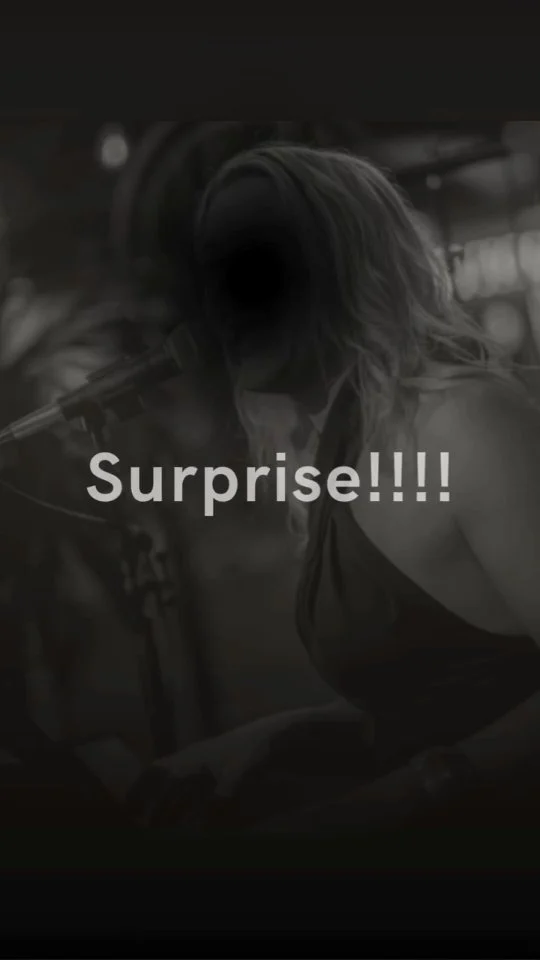 Vi har en extra överraskning såhär under sportlovet. Elin Örebrand kommer upp till berget och kör musikquiz och barnafterski.